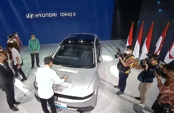 Presiden Jokowi Luncurkan Hyundai IONIQ 5, Mobil Listrik Pertama yang Dirakit di Indonesia