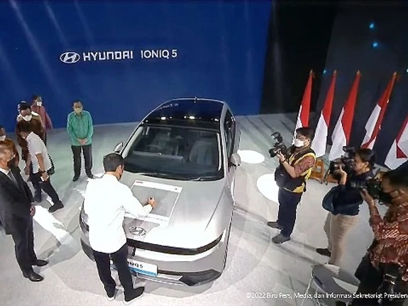 Presiden Jokowi Luncurkan Hyundai IONIQ 5, Mobil Listrik Pertama yang Dirakit di Indonesia