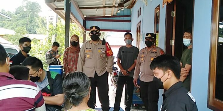 Sie Dokkes Polres Malinau Gelar Vaksinasi Door To Door