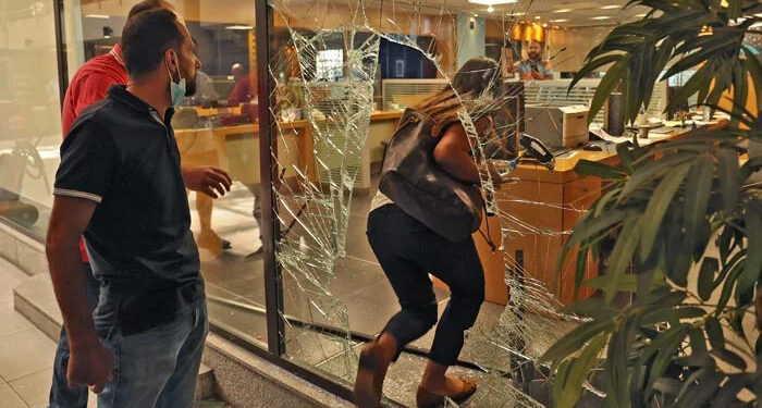 Seorang Perempuan Lebanon Rampok Bank dengan Pistol Mainan, Jadi Pahlawan Rakyat