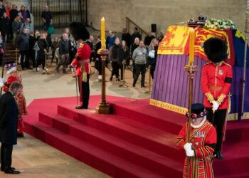 David Beckham Rela Antre 13 Jam Demi Memberi Penghormatan Terakhir untuk Ratu Elizabeth II