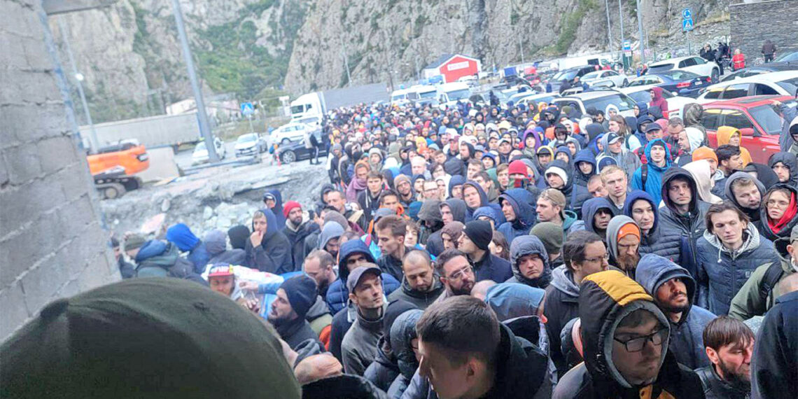 Rusia ‘Total Chaos’, Ratusan Ribu Orang Padati Perbatasan Georgia, Kazakhstan, dan Mongolia