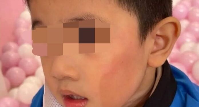 Seorang anak ditampar ibu-ibu di Mall Pontianak (Foto: Instagram)