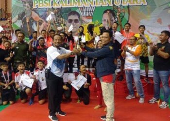 Tim Bulutangkis Tarakan Kembali Raih Juara Umum Kejurprov Nunukan 2022