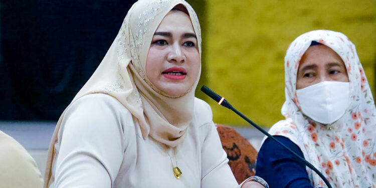 Pateemoh Sadeeyamu Catat Sejarah Baru Gubernur Wanita Muslim Pertama Thailand