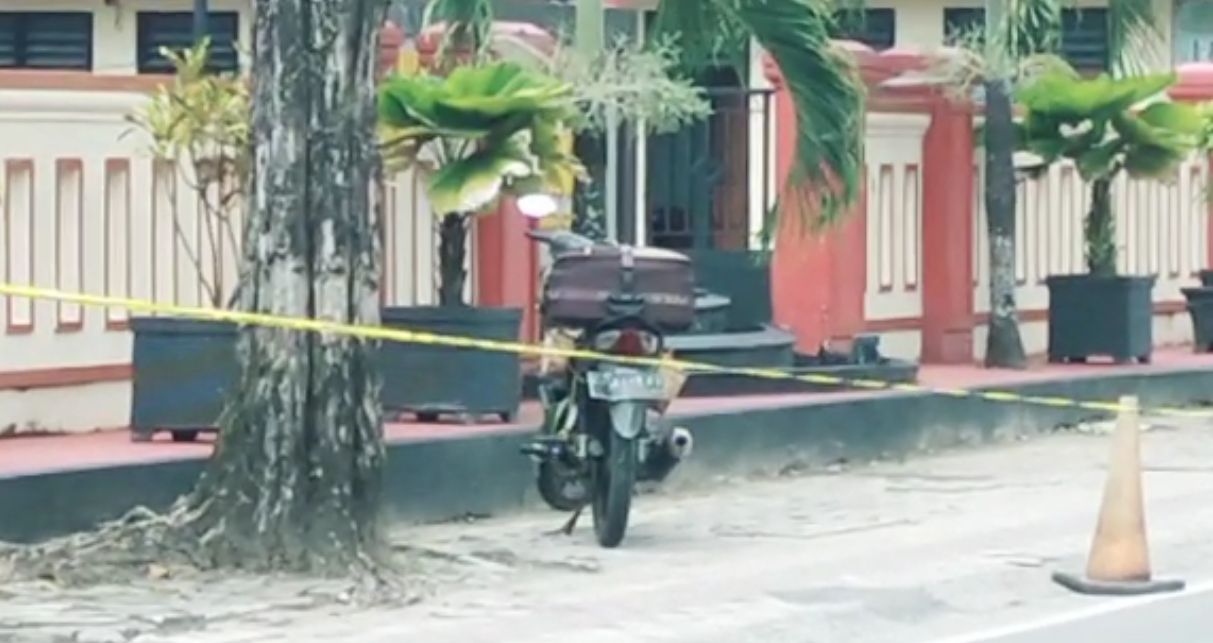 Motor Penuh Koper Dan Kotak Yang Di Duga Berisi BOM