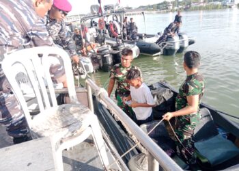 Sedang PAM Laut VVIP Presiden RI Di Tarakan, Prajurit TNI AL Lantamal XIII Berhasil Menolong Korban Anak Remaja Yang Jatuh Ke Laut