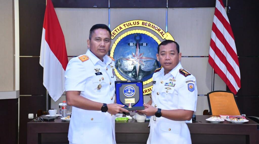 DANLANTAMAL XIII TARAKAN PIMPIN PENYERAHAN JABATAN DANLANAL BANJARMASIN