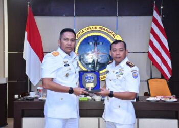 DANLANTAMAL XIII TARAKAN PIMPIN PENYERAHAN JABATAN DANLANAL BANJARMASIN