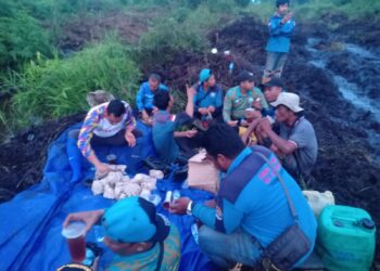 Atasi kebocoran pipa 560 milimeter, tim Perumda Tirta alam Tarakan lakukan perbaikan disaat menjalankan ibadah puasa