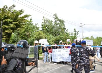 Ratusan Massa bentrok dengan Prajurit TNI AL di Mako Lantamal XIII Tarakan