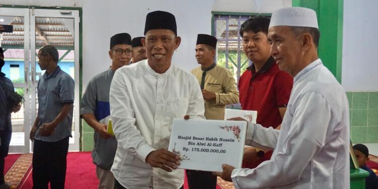 Bupati Bulungan Salurkan bantuan kepada 495 KK di Sekatak