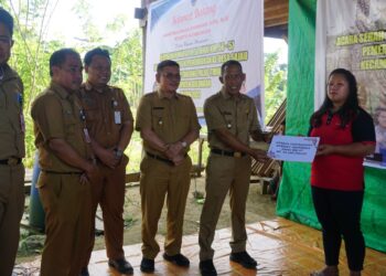 Bupati dan Wakil Bupati Bulungan Salurkan Dana Hibah di Km 57