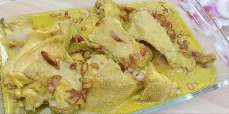 HIDANGAN LEBARAN : Opor Ayam Menu Andalan Keluarga