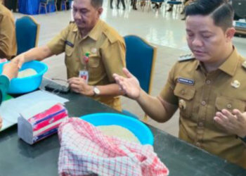 Bupati KTT Ibrahim Ali Tunaikan Zakat Fitrah Bersama Para ASN Di BAZNAS Tana Tidung