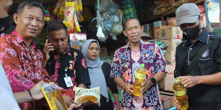 Pastikan ketersediaan stok dan kestabilan harga sembako, Bupati Sidak Pasar Induk Sengkawit.