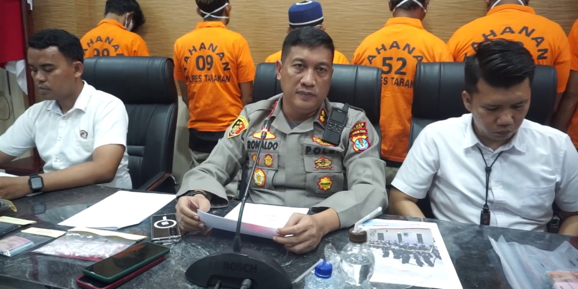 Puluhan Orang Berhamburan Saat Polisi Razia Perjudian di Tarakan Barat: Tujuh Tersangka Dibekuk!