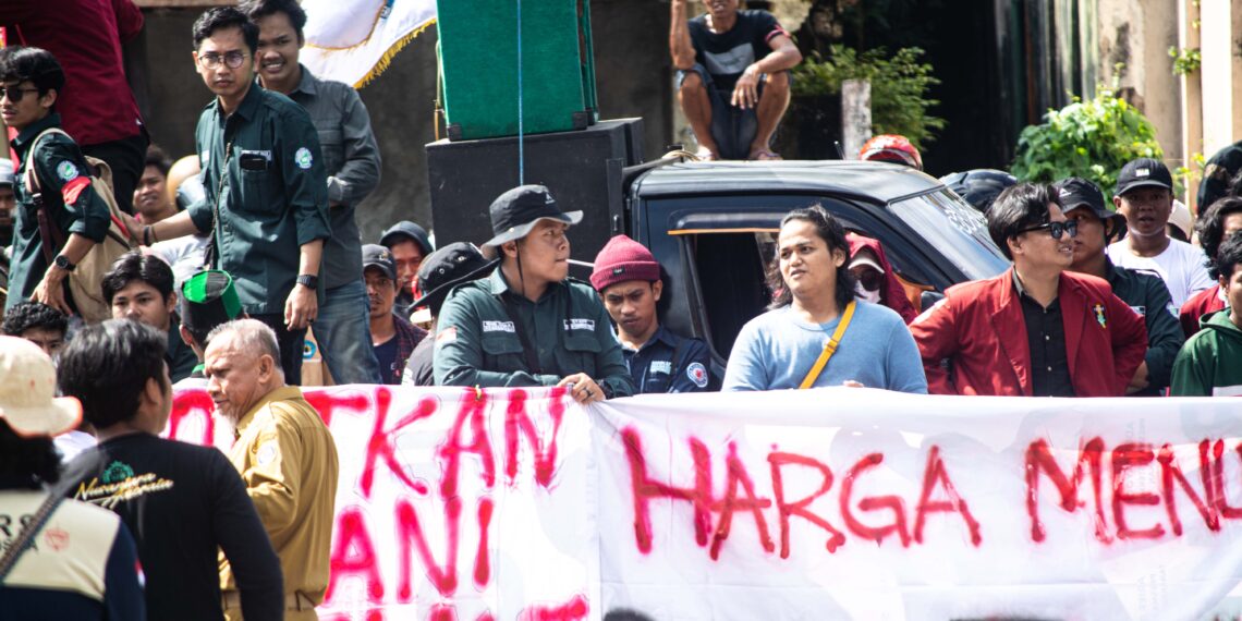Ratusan Mahasiswa Di Tarakan Demo Tuntut Kestabilan Harga Rumput Laut