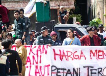 Ratusan Mahasiswa Di Tarakan Demo Tuntut Kestabilan Harga Rumput Laut