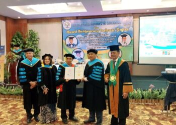 Profesor Alex Chandra Dikukuhkan Sebagai Profesor The Honorary Degree of Law oleh Bodhisastra University