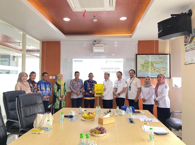 Inovasi Layanan Keuangan: BPR Bank Jombang Menjadi Inspirasi bagi Bank Daerah Lainnya