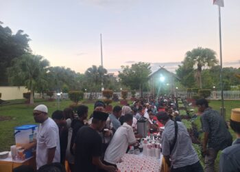 Bantuan Beras Bagi Petugas Kebersihan Warnai Suasana Buka Puasa Bersama PJ Walikota