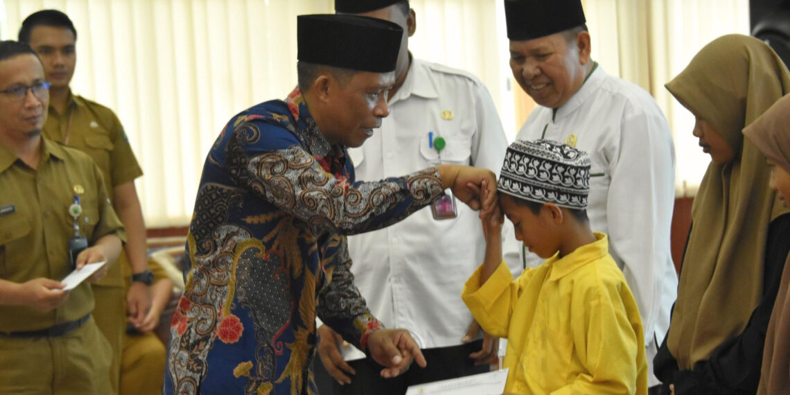 Bupati Bulungan Turut Serta dalam Kegiatan Berzakat: Meningkatkan Kesadaran Sosial Umat Islam