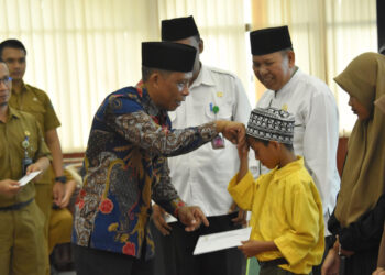 Bupati Bulungan Turut Serta dalam Kegiatan Berzakat: Meningkatkan Kesadaran Sosial Umat Islam