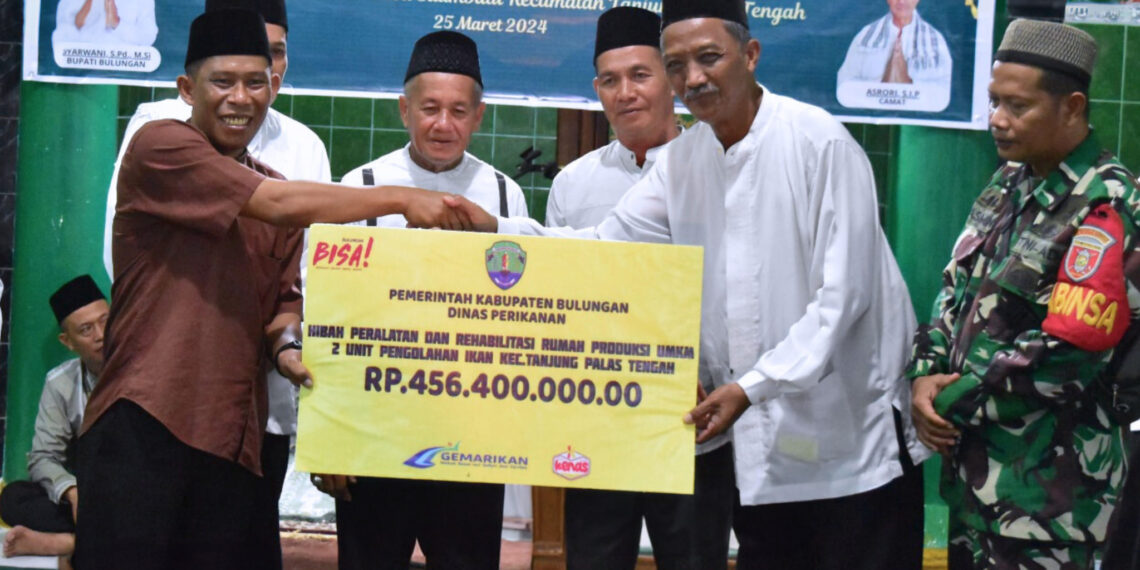Bupati Bulungan Berbuka Puasa dan Ibadah Berjamaah di Masjid Jami Desa Salimbatu