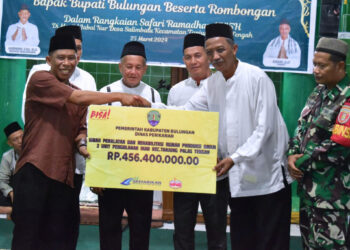 Bupati Bulungan Berbuka Puasa dan Ibadah Berjamaah di Masjid Jami Desa Salimbatu