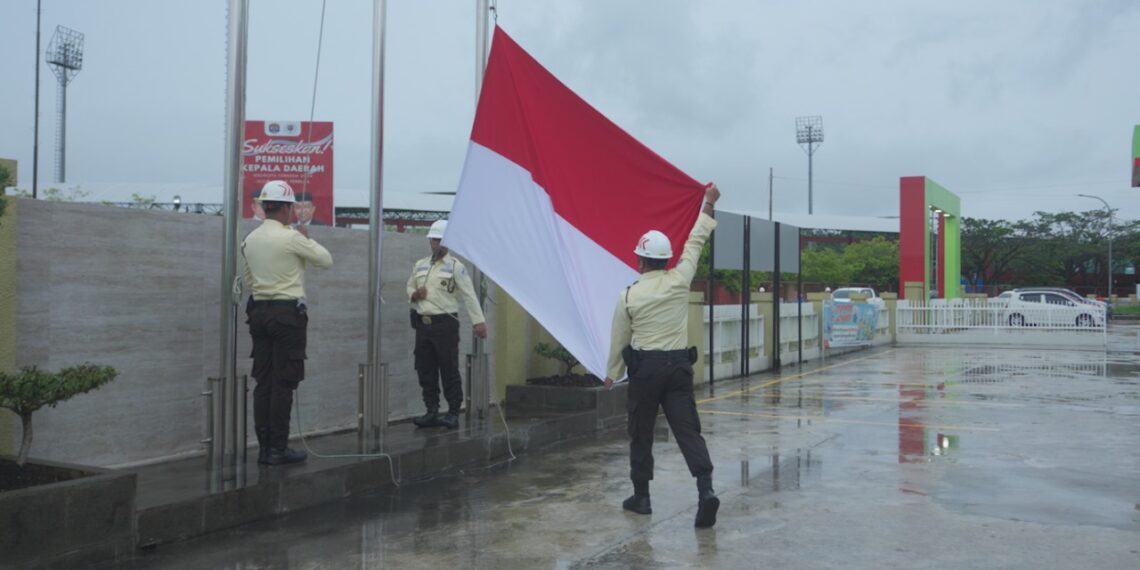 Meski Hujan Deras Sang Merah Putih Tetap Berkibar Di Pertamina EP Tarakan Fields