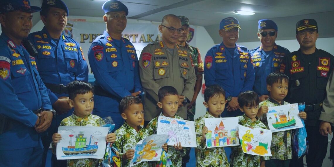 Polairud Polda Kaltara Hadirkan Program Baharkam: Perpustakaan Dan Klinik Terapung Gratis Di Pesisir Tarakan