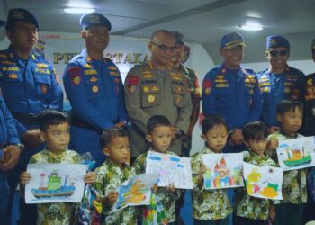 Polairud Polda Kaltara Hadirkan Program Baharkam: Perpustakaan  Dan Klinik Terapung Gratis Di Pesisir Tarakan