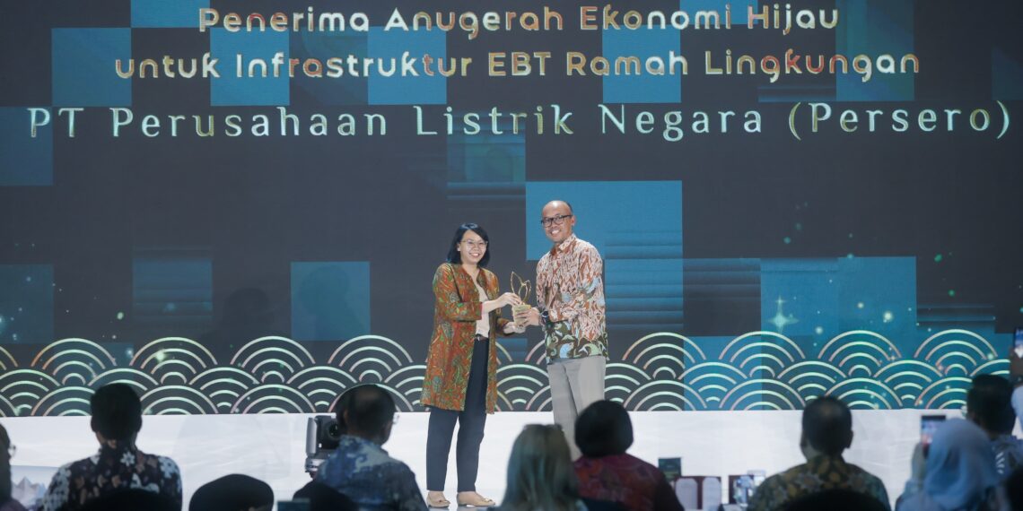 PLN Raih Anugerah Ekonomi Hijau untuk Infrastruktur Energi Baru Terbarukan (EBT) Ramah Lingkungan