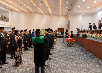 Anggota DPRD Kaltara 2024-2029 Resmi Dilantik! Gubernur Zainal Ajak Seluruh Anggota DPRD Berkolaborasi