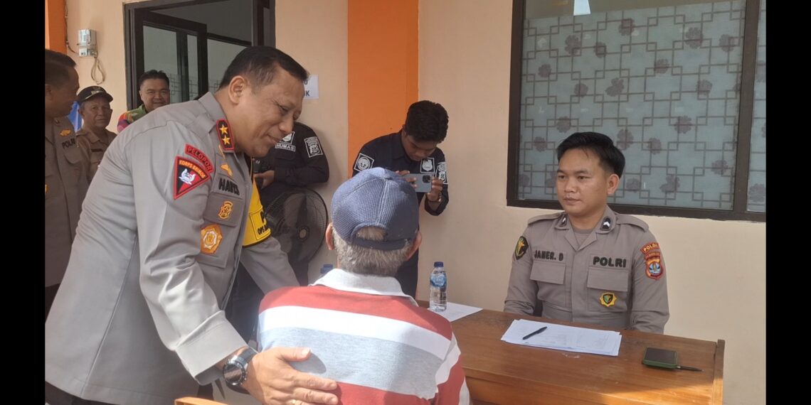 Perdana! Polairud Hadirkan Perpustakaan Terapung Dan Pengobatan Gratis Di Tanjung Palas Hilir