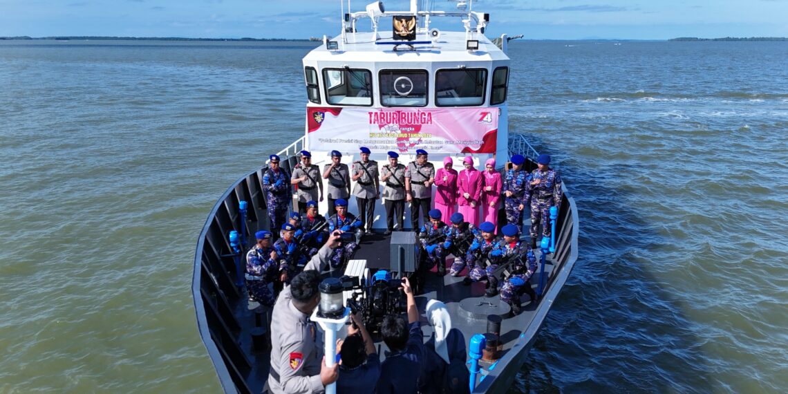 Peringati HUT Ke-74, Polairud Polda Kaltara Pupuk Semangat Kebangsaan Lewat Tabur Bunga Diperairan Kaltara