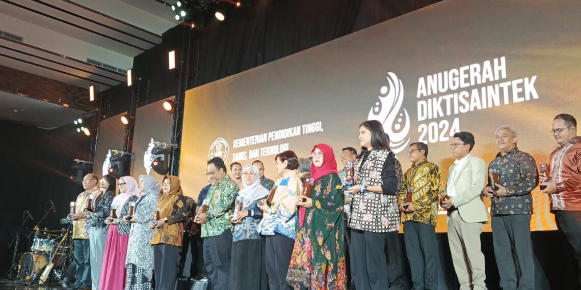 PT Pertamina EP Tarakan Field Dan UBT Dianugerahi Sebagai Mitra Kolaborasi Terbaik-Inovatif Kemdiktisaintek RI