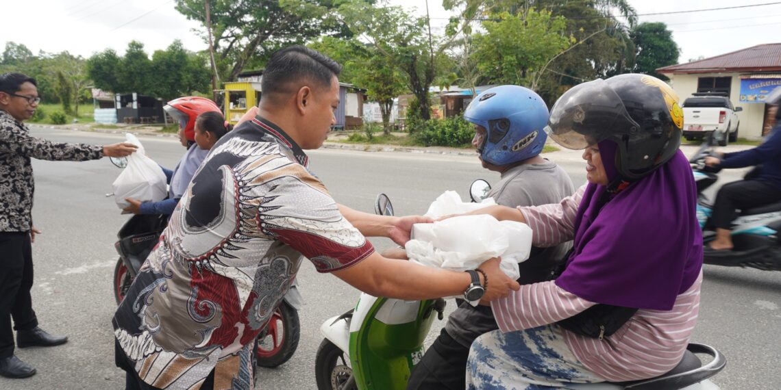 Imigrasi Tarakan: Aksi Sosial Berbagi Makanan Gratis