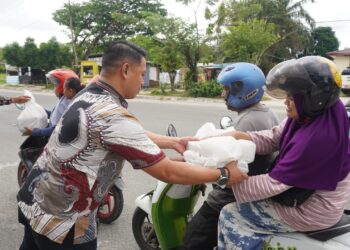 Imigrasi Tarakan: Aksi Sosial Berbagi Makanan Gratis