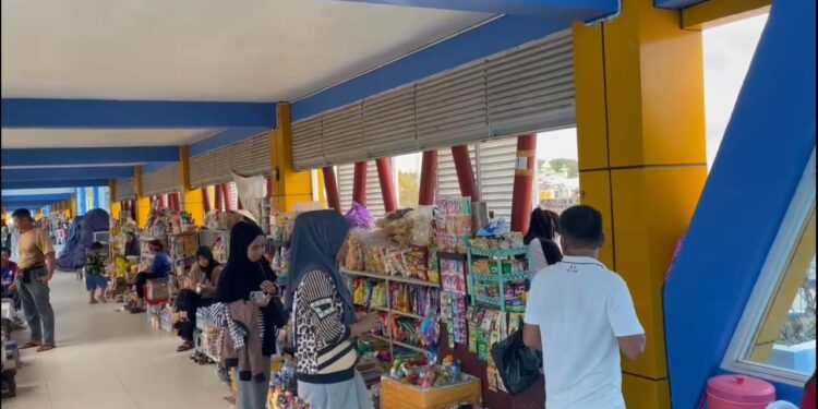 PKL Pelabuhan Tengkayu I Keluhkan Penjualan Anjlok, Pasca Pindah Ke Koridor