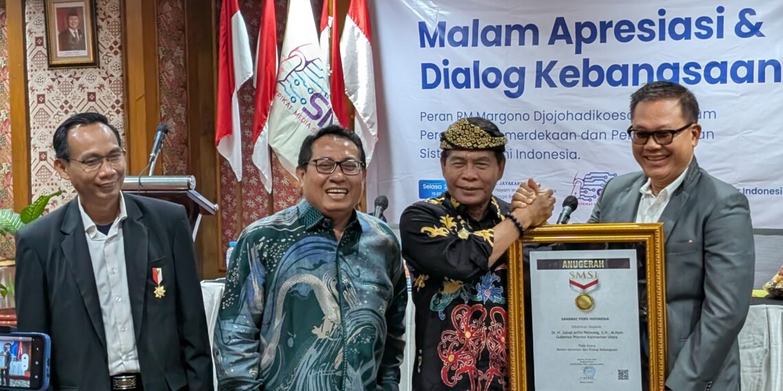 Gubernur Kaltara Terima Penghargaan Sahabat Pers Indonesia 2025