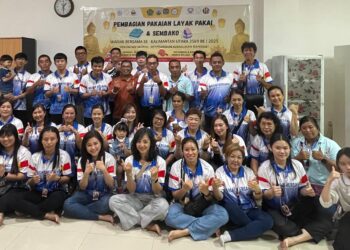 Peringatan Waisak Bersama Se-Kaltara, Bagikan Bantuan Ratusan Pakaian Layak Pakai Dan Sembako Di Tarakan