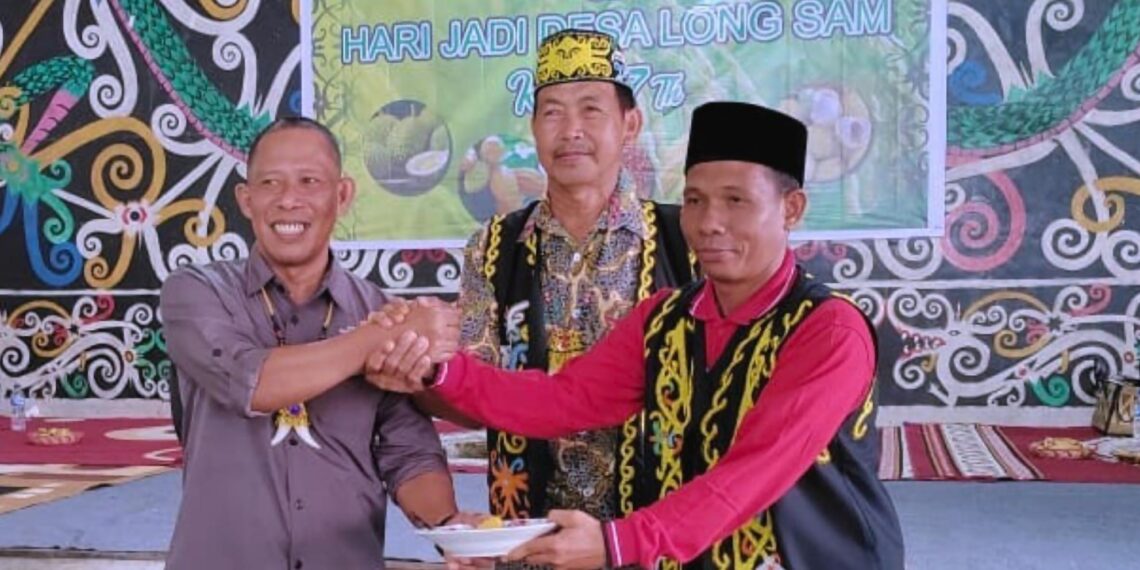 Bupati Bulungan Hadiri Syukuran Panen dan HUT ke-77 Desa Long Sam