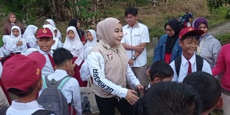 Meski Dengan Keterbatasan, Rahmawati Dukung Perjuangan Anak-anak Sebatik Bersekolah