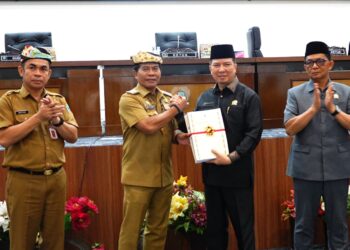 Gubernur Zainal Serahkan Raperda Pertanggungjawaban APBD 2024, Raih WTP Kesebelas Kali