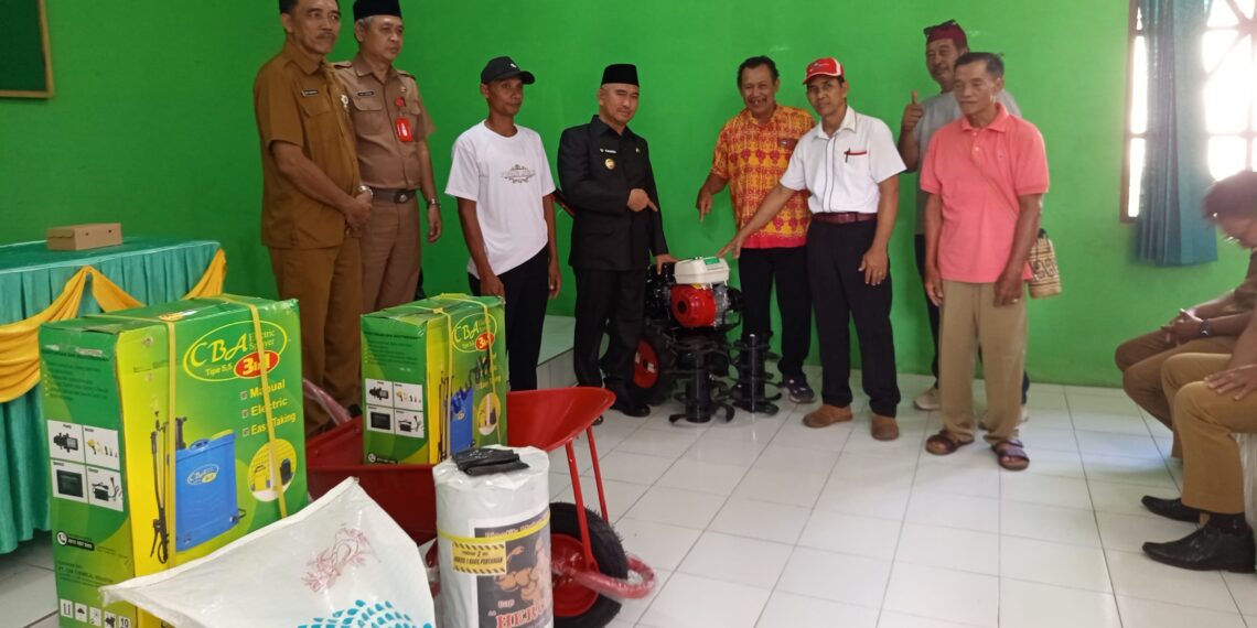 Sejahterakan Petani Tarakan, Wali Kota Khairul Serahkan Bantuan Pertanian