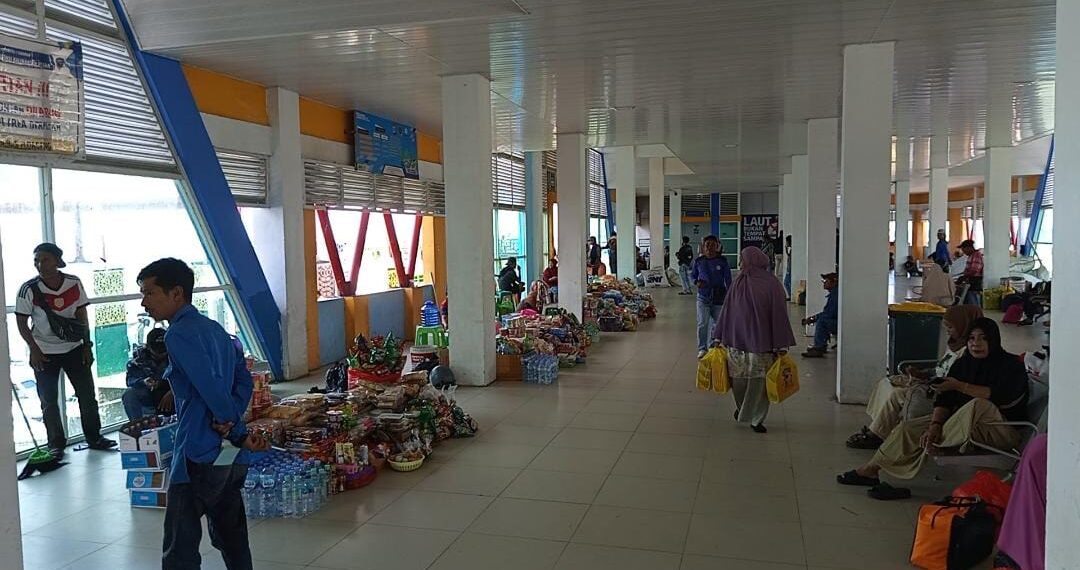 Pendapatan Meningkat! Pedagang Kembali Berjualan di Dermaga Pelabuhan SDF, Meski Ada Larangan