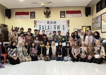 Pelatihan Tas Bungkus Kopi, Kolaborasi Mahasiswa KKN UPNVJT dan Pengrajin Limbah Morokrembangan