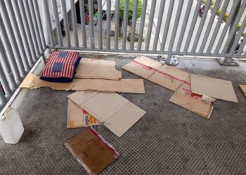 Niat Tindak Gelandangan di Jembatan Penyeberangan, Dinsospm Malah Temukan Kardus Minuman Beralkohol